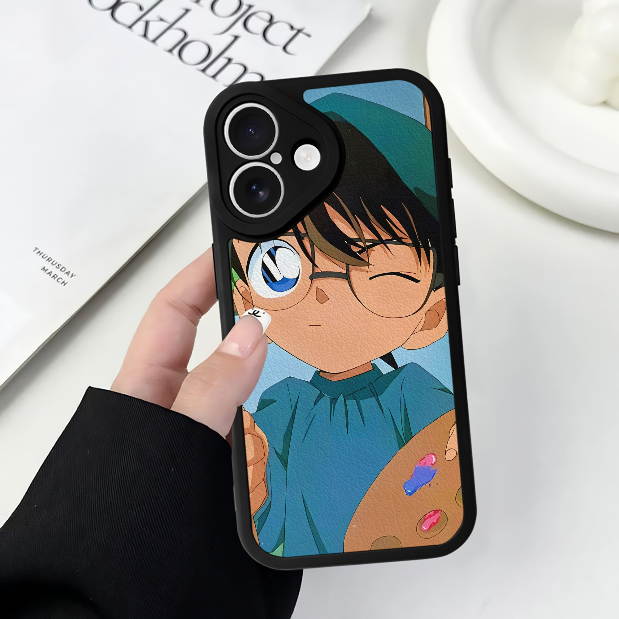 （画像用） 名探偵コナン Detective Conan 【iPhone 16シリーズ対応】シリコンスマホケース（レザー調） 材質：シリコン